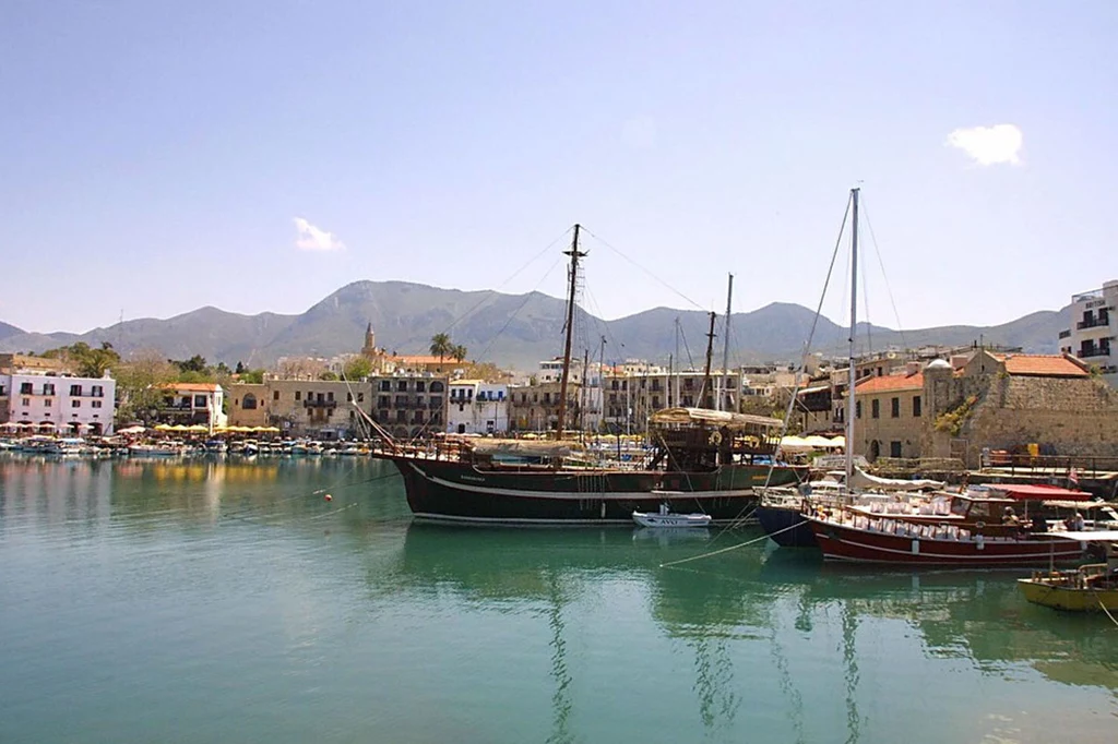 Malowniczy port w Girne