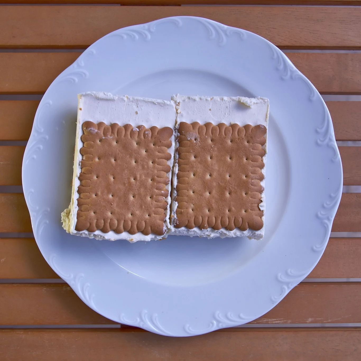 Ciasta bez pieczenia na herbatnikach są proste i szybkie w przygotowaniu Ciasta bez pieczenia na herbatnikach są proste i szybkie w przygotowaniu