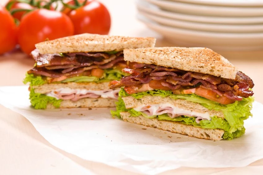 Takie kanapki to idealne drugie śniadanie lub lunch