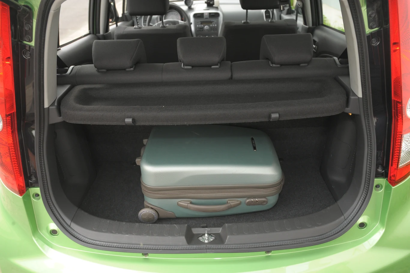 Największy bagażnik w porównaniu: 225 l. Pod podłogą wnęka na koło zapasowe.