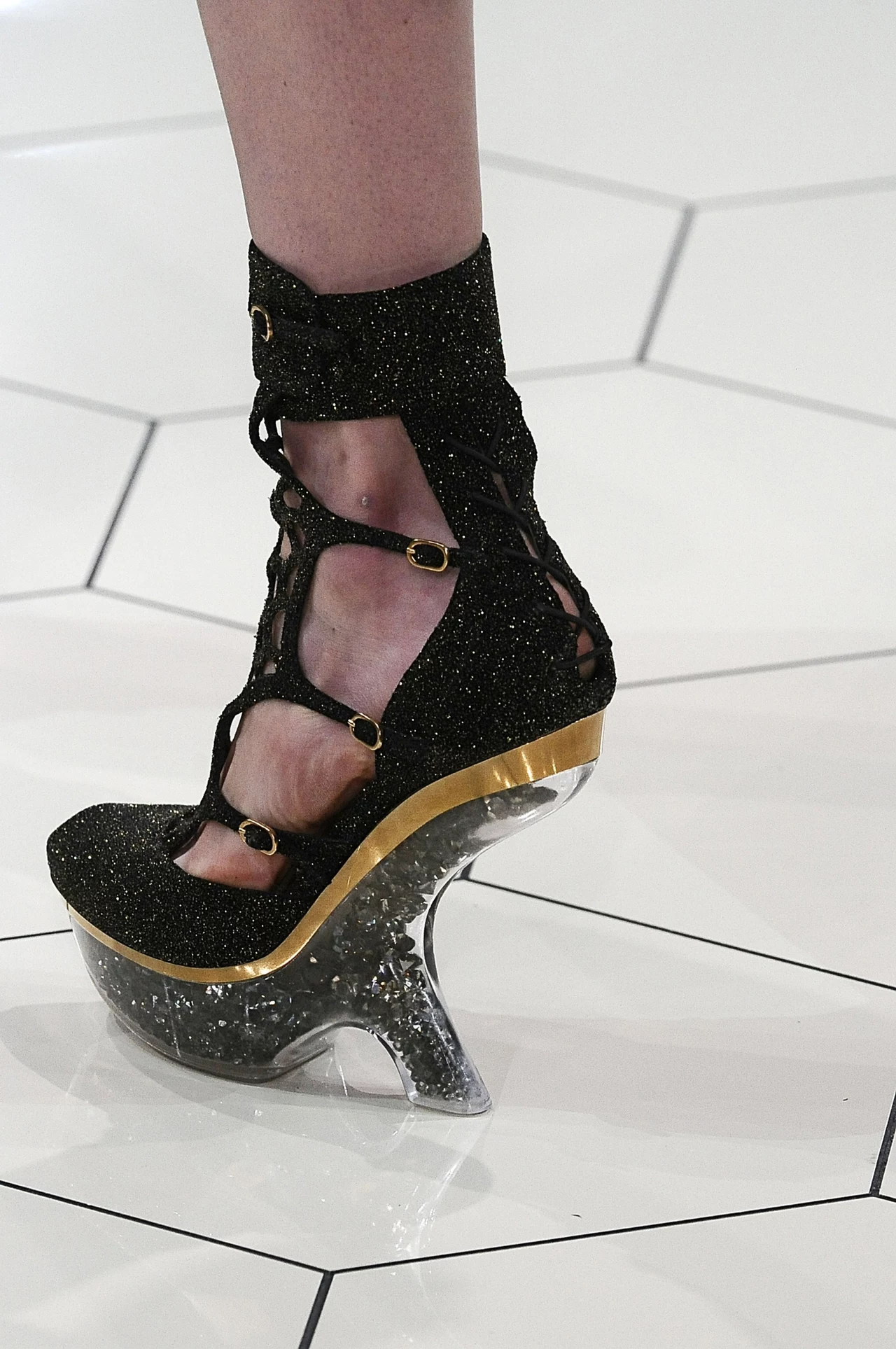 Buty na pokazie domu mody Alexander McQueen Buty na pokazie domu mody Alexander McQueen