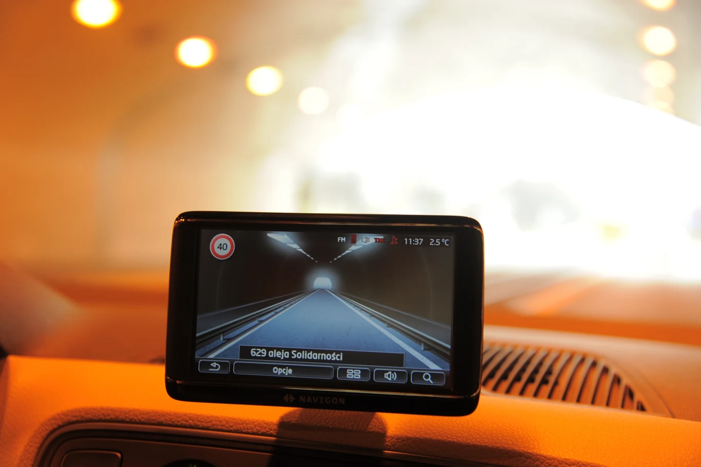 Nawigacja rozpoznaje nawet moment, kiedy kierowca jedzie w tunelu.