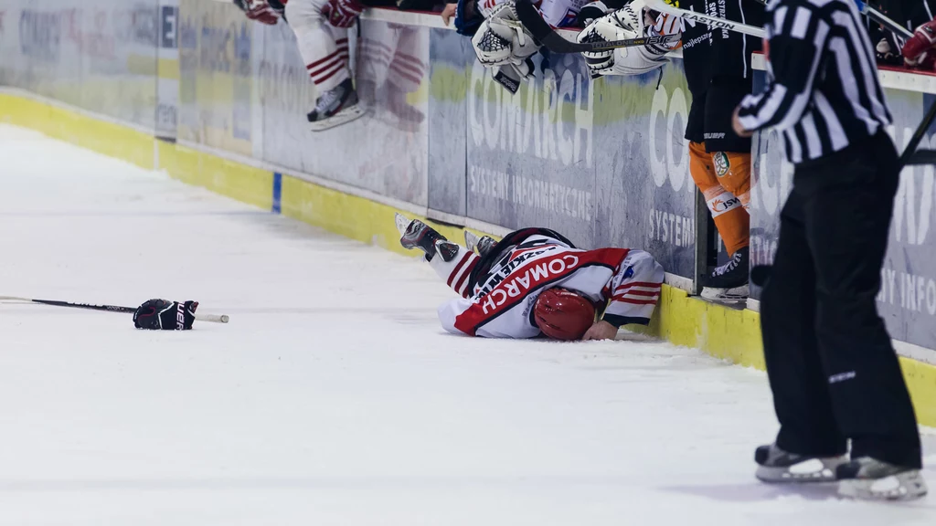 Comarch Cracovia - JKH GKS 2-1 (1-0, 0-1, 0-0, 0-0, 2-1)