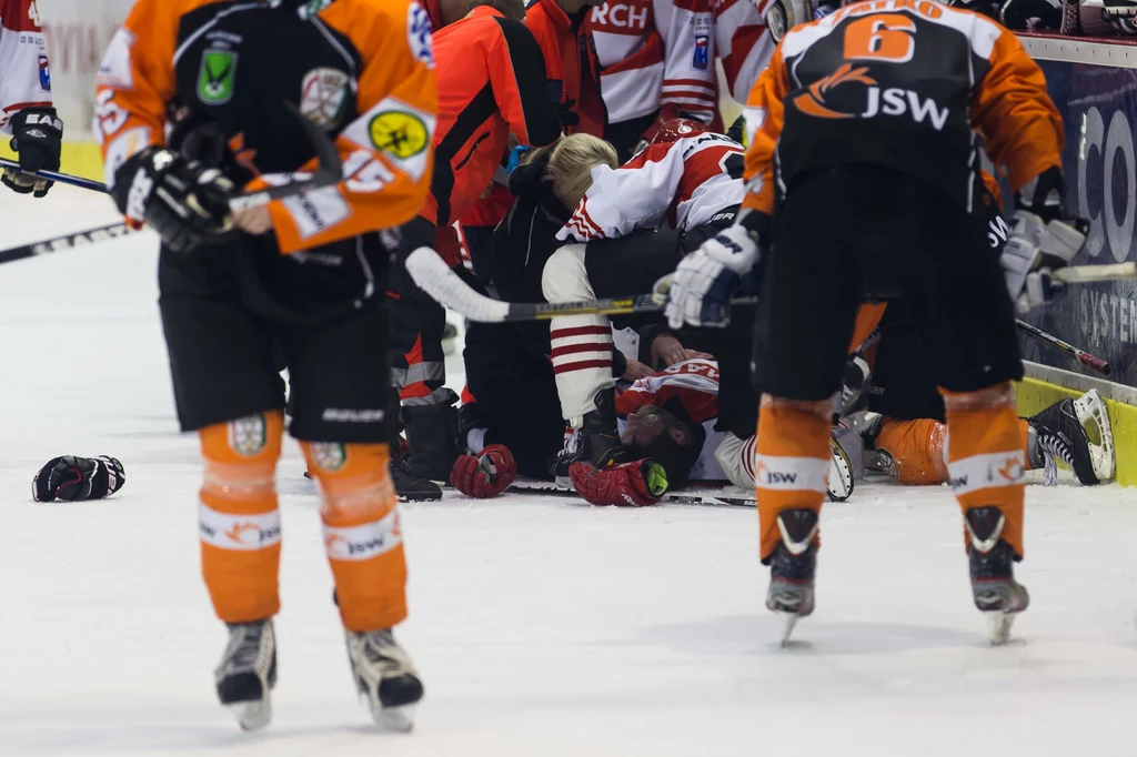Comarch Cracovia - JKH GKS 2-1 (1-0, 0-1, 0-0, 0-0, 2-1)