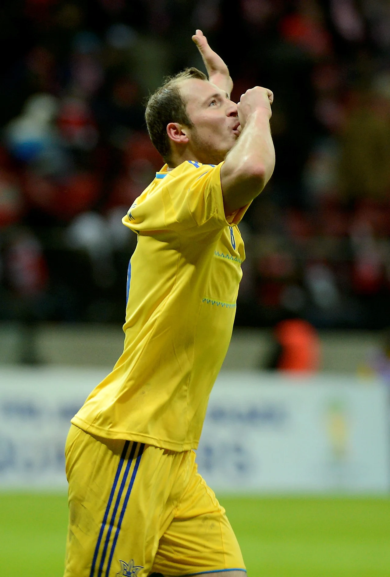 Piłkarz reprezentacji Ukrainy Roman Zozula cieszy się ze zdobycia gola