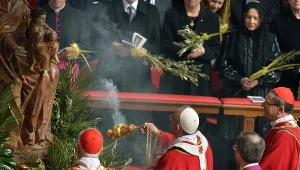 Papież Franciszek odprawia mszę Niedzieli Palmowej
