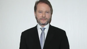 – Odkąd gram duchownego, mam większe zrozumienie dla ludzkich błędów, popełnianych często niechcący – przyznaje Artur Żmijewski.