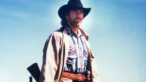 Chuck Norris jako Cordell Walker w serialu "Strażnik Teksasu". 