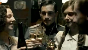 Kadr z filmu ZDF "Nasze matki, nasi ojcowie"