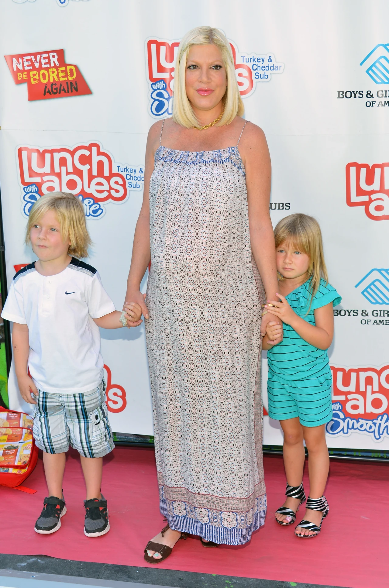Tori Spelling z synem Liamem i córką Stellą Tori Spelling z synem Liamem i córką Stellą