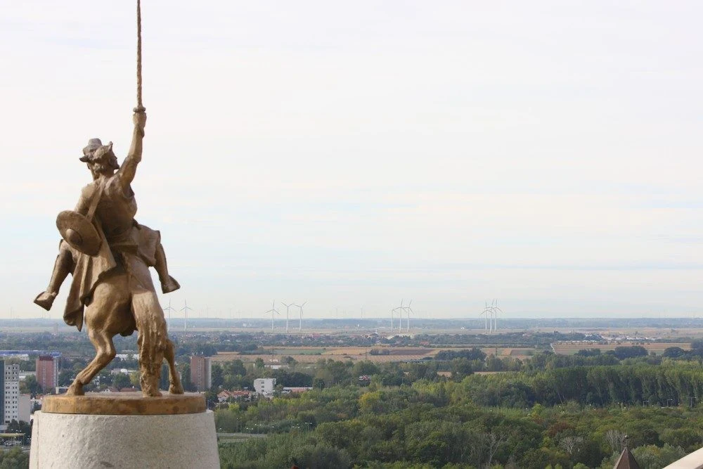 Bratysława: pomnik Świętopełka, który panował nad terenami obecnej Słowacji, Czech, Węgier, a także części Polski, Ukrainy, Niemiec i Rumunii Bratysława: pomnik Świętopełka, który panował nad terenami obecnej Słowacji, Czech, Węgier, a także części Polski, Ukrainy, Niemiec i Rumunii