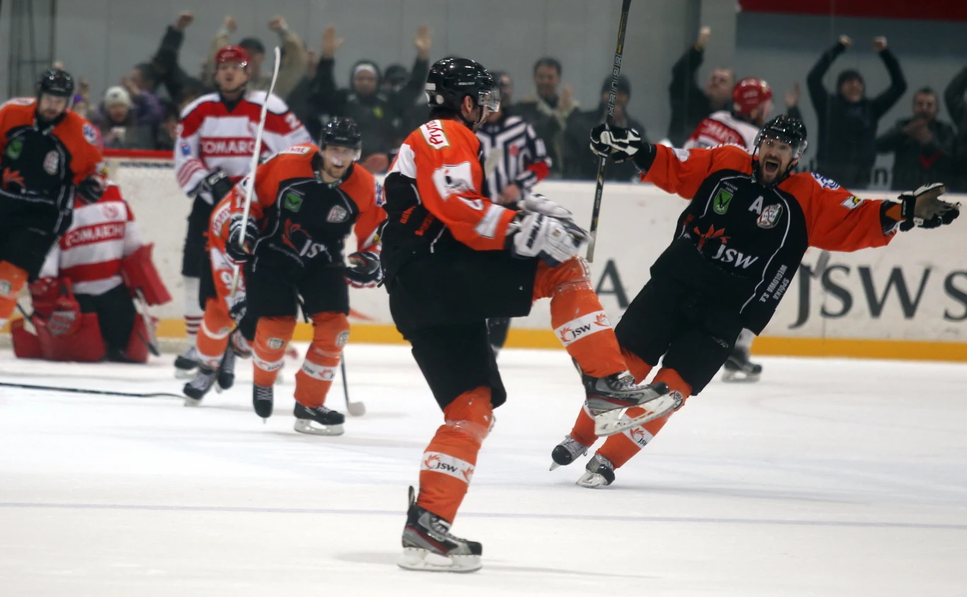Hokeiści Comarch/Cracovii w siódmym meczu finału pokonali 6-2 JKH Jastrzębie i zostali po raz 10. mistrzami Polski