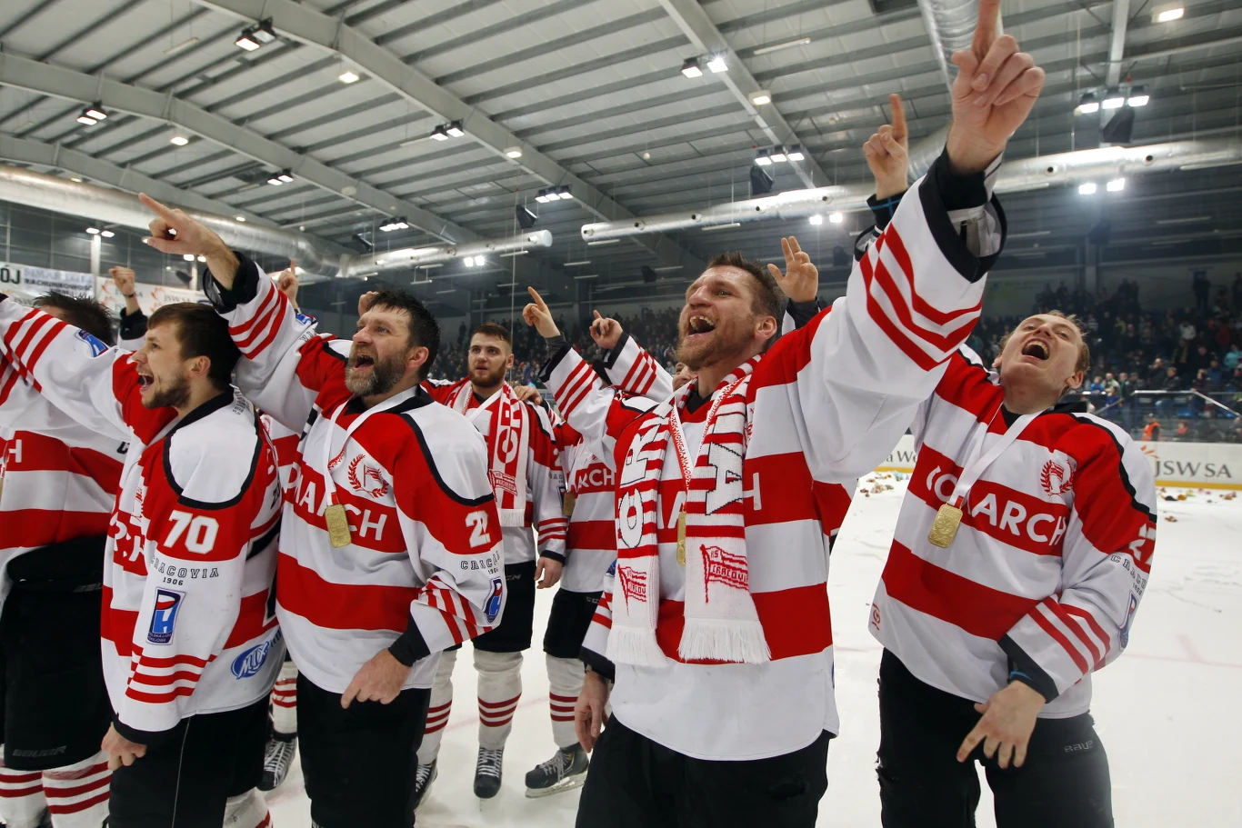 Hokeiści Comarch/Cracovii w siódmym meczu finału pokonali 6-2 JKH Jastrzębie i zostali po raz 10. mistrzami Polski
