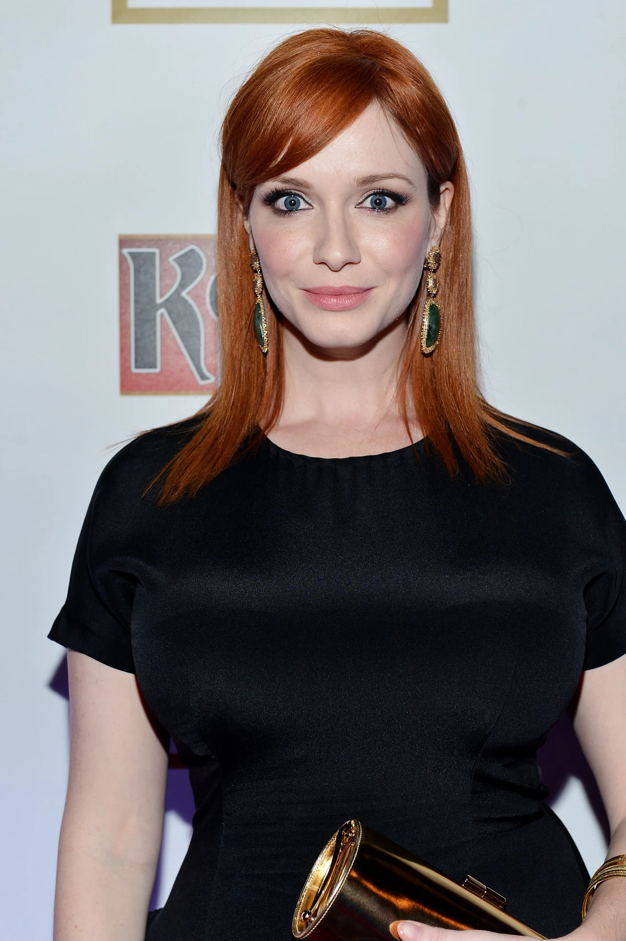 Christina Hendricks jest naturalną blondynką, ale na rudo farbuje się już od dawna i trzeba przyznać, że w tym kolorze wygląda znakomicie Christina Hendricks jest naturalną blondynką, ale na rudo farbuje się już od dawna i trzeba przyznać, że w tym kolorze wygląda znakomicie