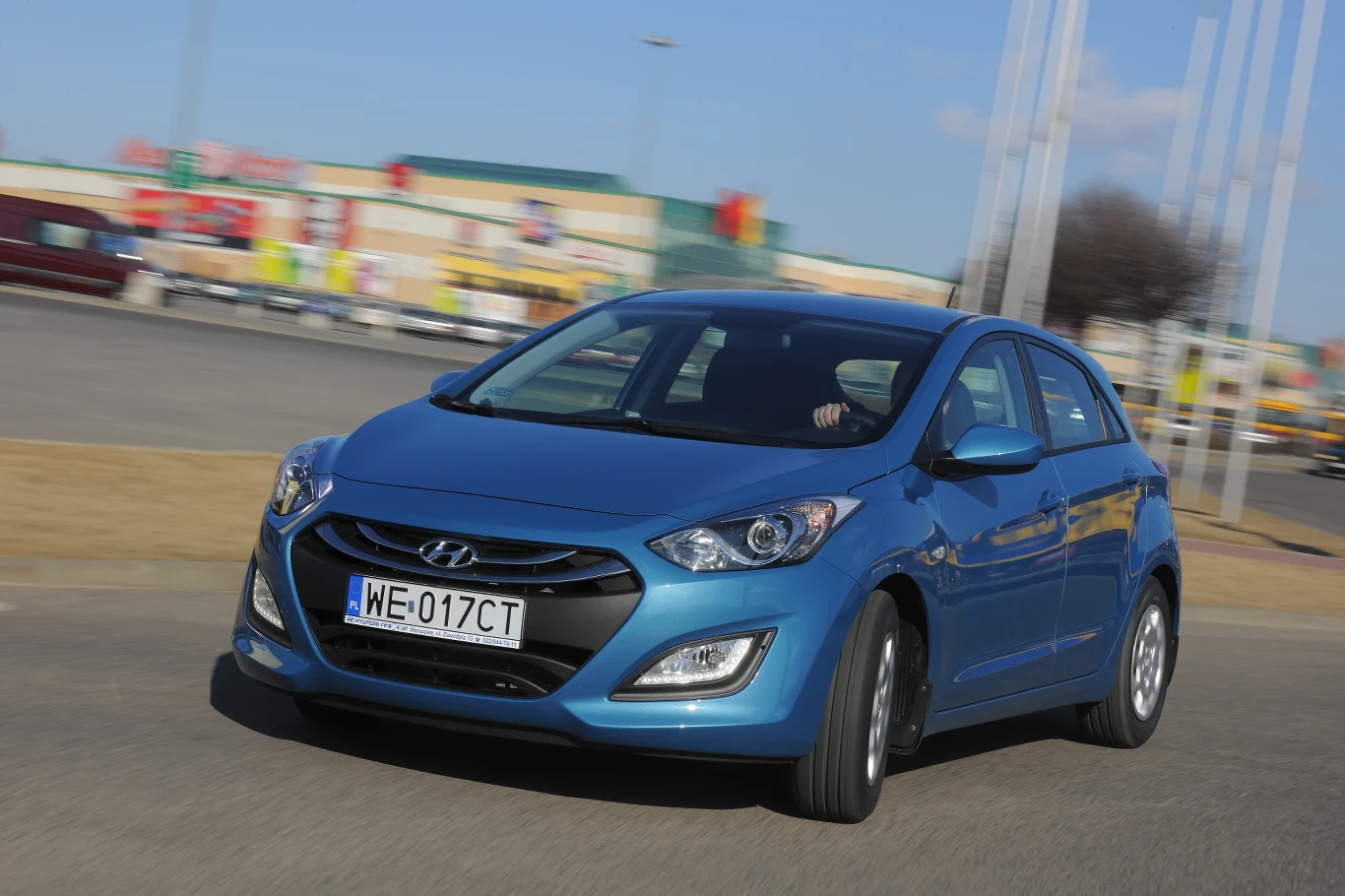 Z pomysłem, ale bez szaleństw – Hyundai i30 łączy ładny wygląd z wysoką funkcjonalnością. Z pomysłem, ale bez szaleństw – Hyundai i30 łączy ładny wygląd z wysoką funkcjonalnością.