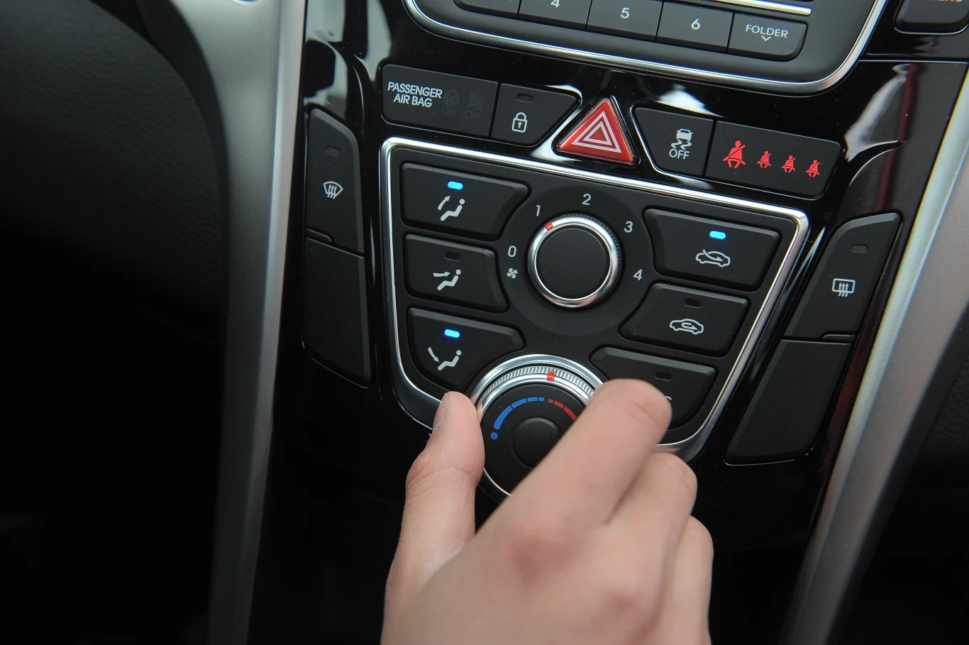 Ręczna, sześciobiegowa skrzynia to standard, nawet w wersji z podstawowym silnikiem benzynowym. Ręczna, sześciobiegowa skrzynia to standard, nawet w wersji z podstawowym silnikiem benzynowym.