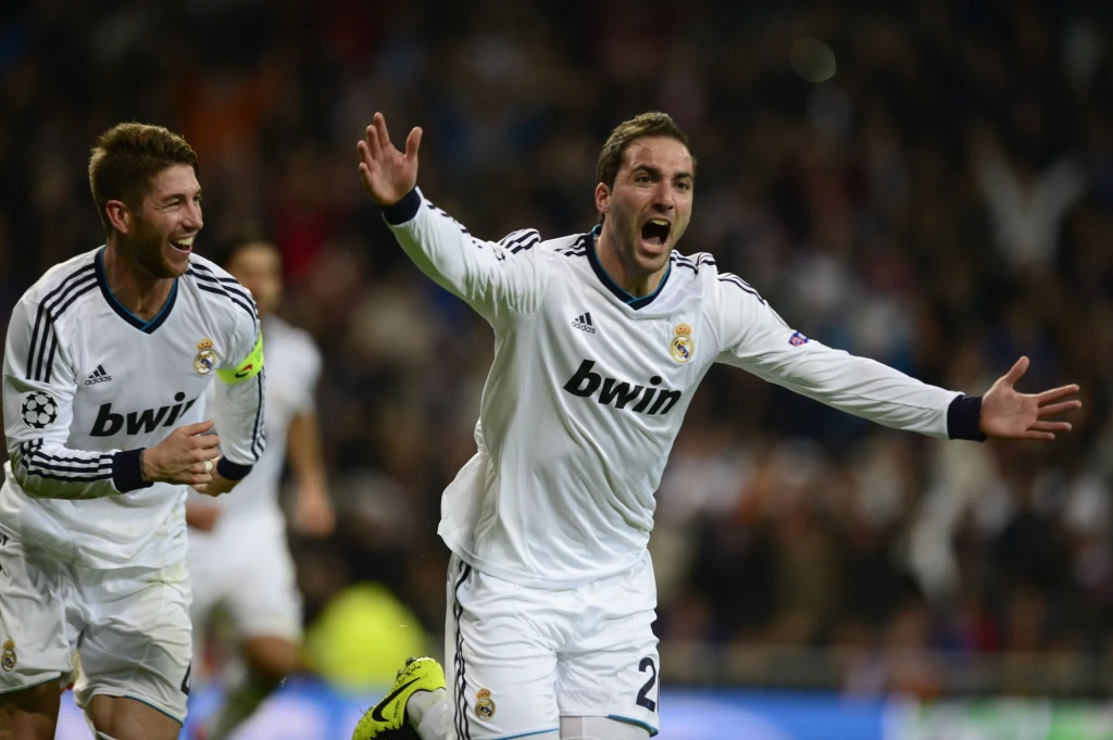 Sergio Ramos (z lewej) cieszył się z trafienia Gonzalo Higuaina.