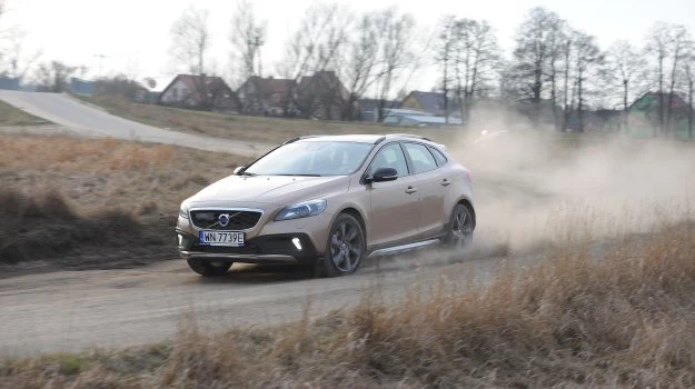 Szutrowa droga to szczyt możliwości terenowych Cross Country. Zwłaszcza wersji z napędem tylko na przednie koła.