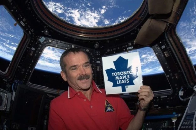 Chris Hadfield eksperymentuje w kosmosie