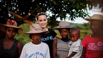 Katy Perry na Madagaskarze/ fot. AFP Photo/UNICEF/Kate Holt 