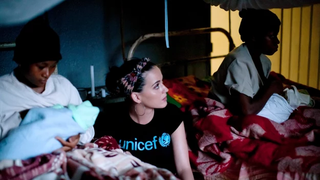 Katy Perry na Madagaskarze/ fot. AFP Photo/UNICEF/Kate Holt 