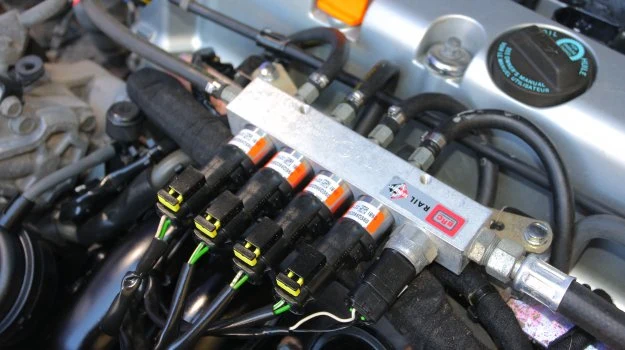 Konieczność ręcznej regulacji luzów zaworowych może wykluczać opłacalność montażu instalacji LPG. Konieczność ręcznej regulacji luzów zaworowych może wykluczać opłacalność montażu instalacji LPG.