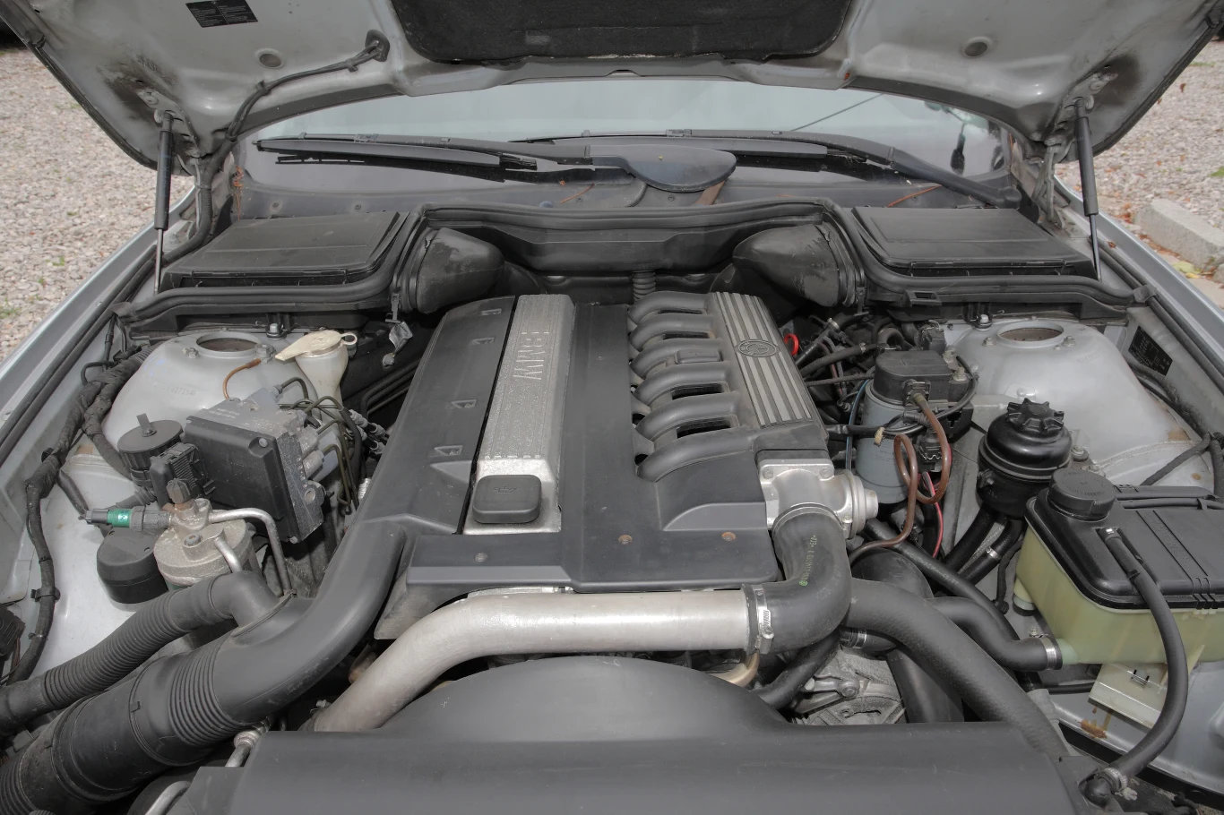 Turbodiesle: starsze 2.5 tds mają już spore przebiegi i nie gwarantują niskich kosztów eksploatacji. Nowsze 2.2 DTI są bardziej ekonomiczne, ale też bardziej awaryjne. Polecamy nowsze 2.5 common rail. Turbodiesle: starsze 2.5 tds mają już spore przebiegi i nie gwarantują niskich kosztów eksploatacji. Nowsze 2.2 DTI są bardziej ekonomiczne, ale też bardziej awaryjne. Polecamy nowsze 2.5 common rail.