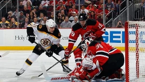 Gregory Campbell strzelił dwa gole w meczu z New Jersey Devils