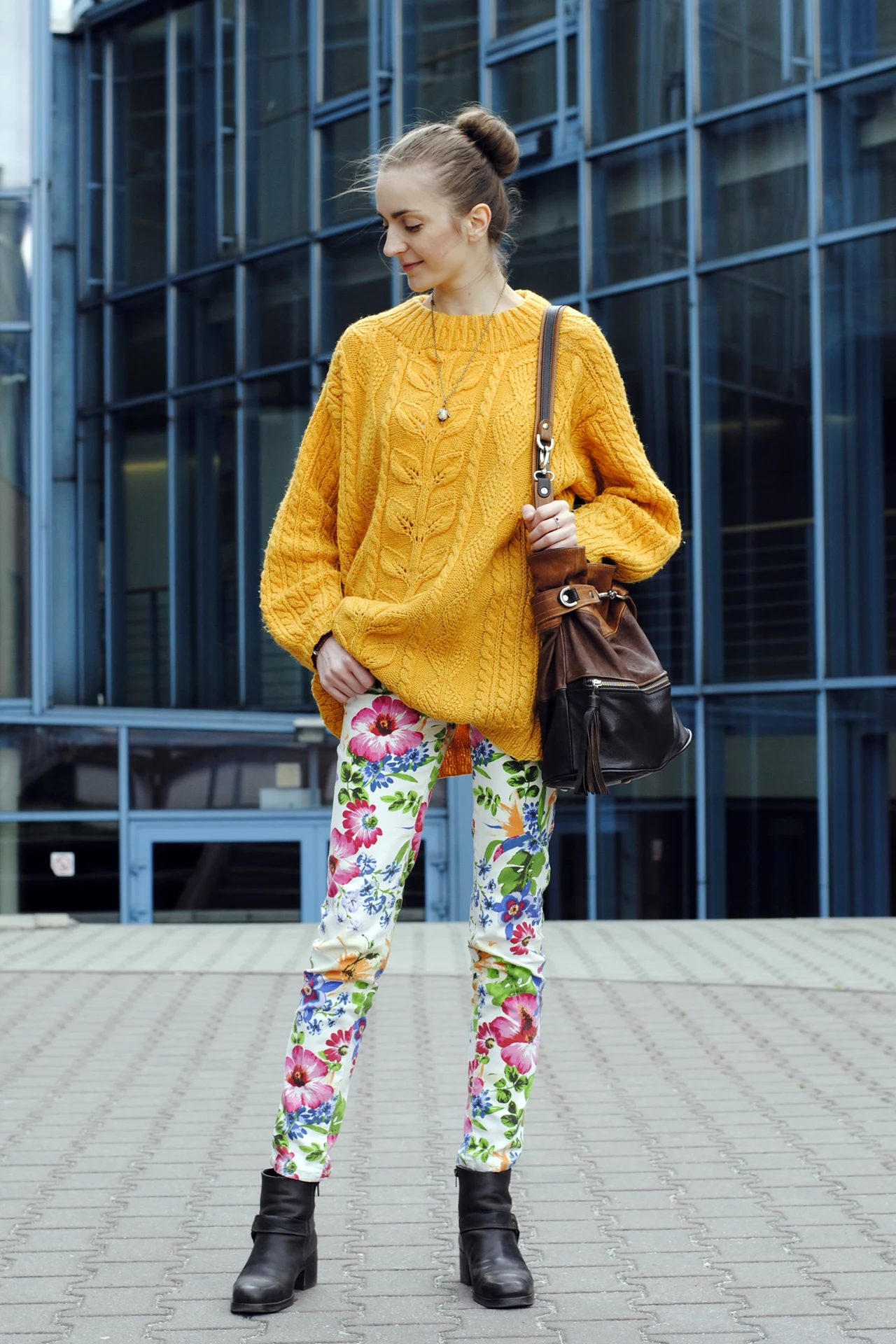 Sweter - ciucholand, Spodnie - River Island torba, Nowińska botki - Russell & Bromley (vintage). Sweter - ciucholand, Spodnie - River Island torba, Nowińska botki - Russell & Bromley (vintage).