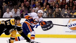 Josh Bailey strzelił dwa gole w meczu z Boston Bruins