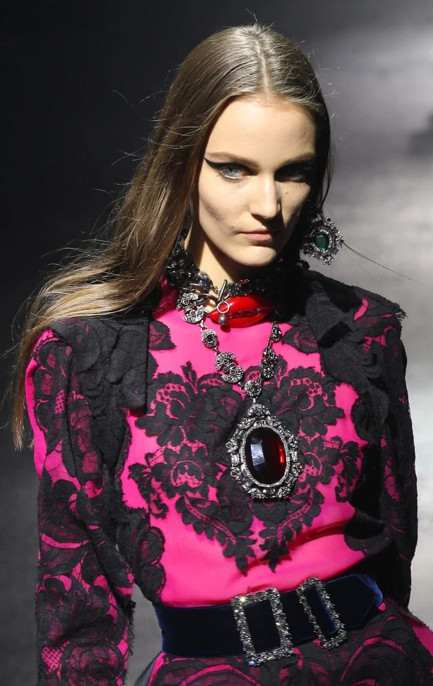 Pracowała już z największymi kreatorami mody. Ma za sobą okładki w wielu prestiżowych magazynach mody. Jej starsza siostra, Julia Bijoch, także zajmuje się modelingiem (pracuje dla agencji D’Vision), więc wśród najbliższej rodziny ma największe wsparcie i zrozumienie. 