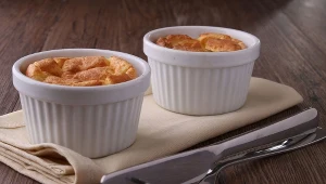 Ciasto, które zrobisz w 10 minut. Ekspresowa szarlotka z kubka smakuje jak marzenie