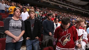 Minuta ciszy ku pamięci ofiar przed meczem hokeistów Phoenix Coyotes z San Jose Sharks