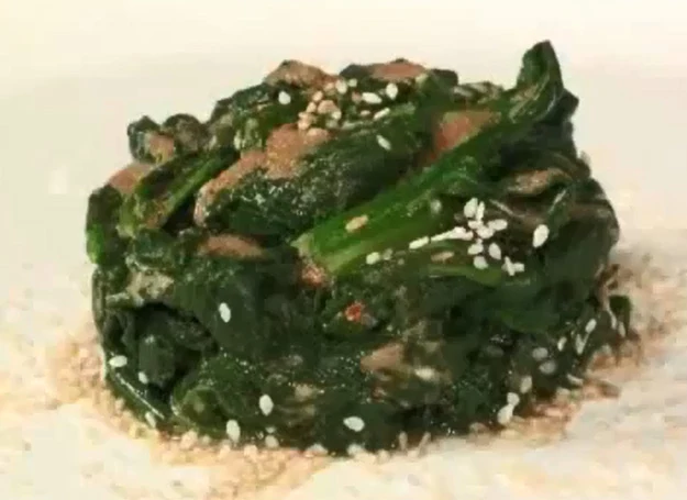 Szpinak w dresingu sezamowym Szpinak w dresingu sezamowym