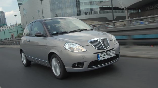 Lancia Ypsilon korzysta z techniki Fiata i dzięki temu jest tania w obsłudze.