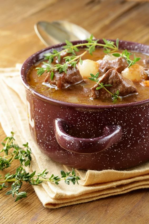 Boeuf bourguignon to klasyka francuskiej kuchni Boeuf bourguignon to klasyka francuskiej kuchni