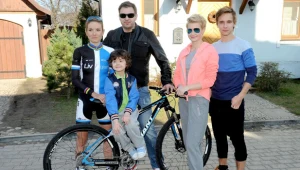 - Jazda na rowerze nie tylko wzmacnia mięśnie i świetnie wpływa na naszą formę fizyczną. Ma też wspaniały wpływ na nasze samopoczucie – stwierdziła Maja, patrząc na uśmiechnięte twarze wszystkich Boskich.