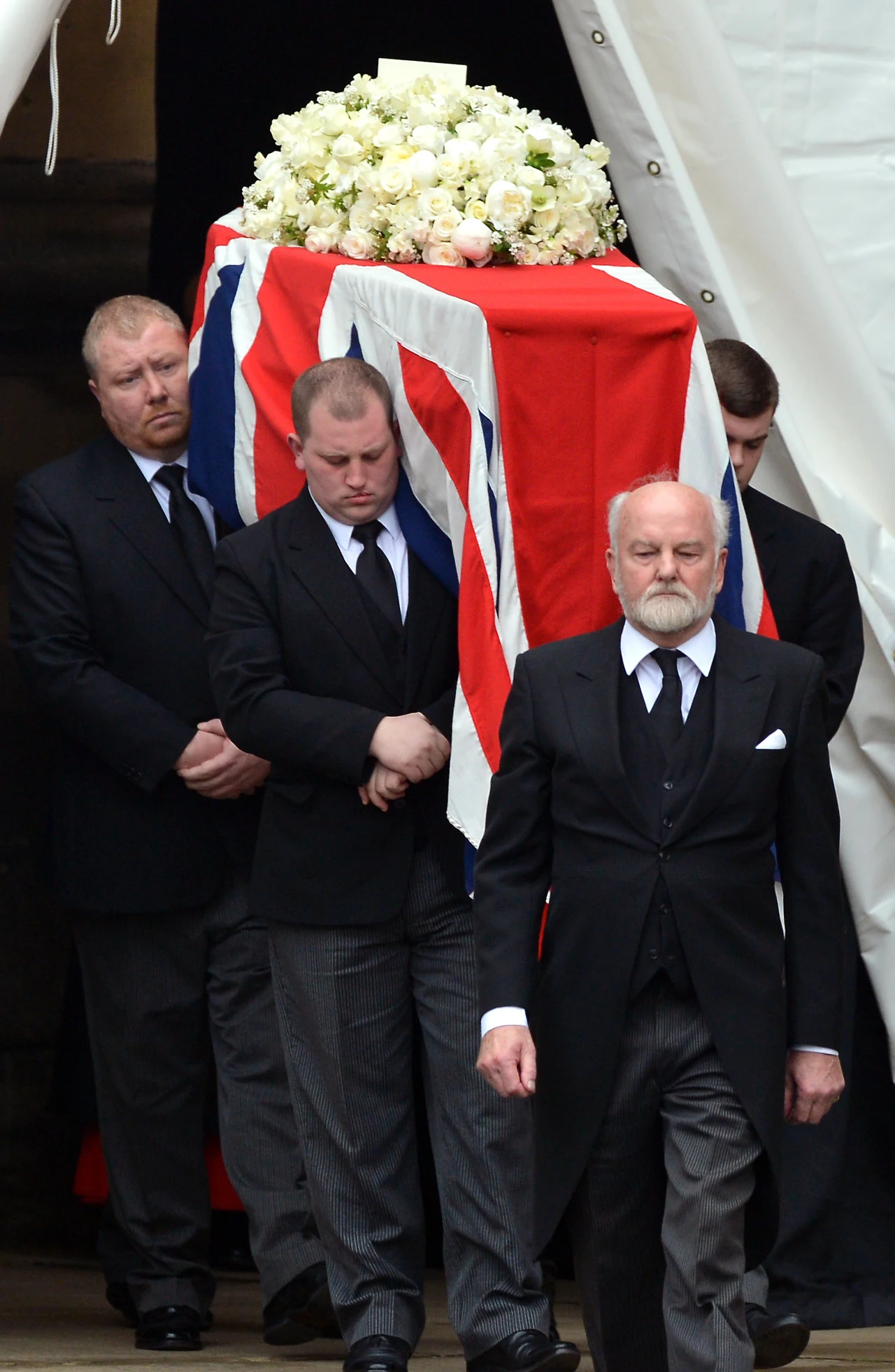 Trumna z ciałem Margaret Thatcher opuszcza kaplicę świętej Marii w Pałacu w Westminsterze