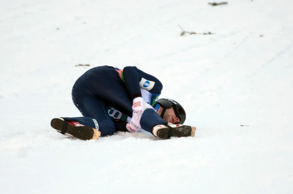 Anders Jacobsen odniósł kontuzję kolana podczas konkursu w Planicy Anders Jacobsen odniósł kontuzję kolana podczas konkursu w Planicy