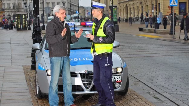 Jak się odwołać od niesłusznej decyzji policjanta? Wystarczy nie przyjąć mandatu.