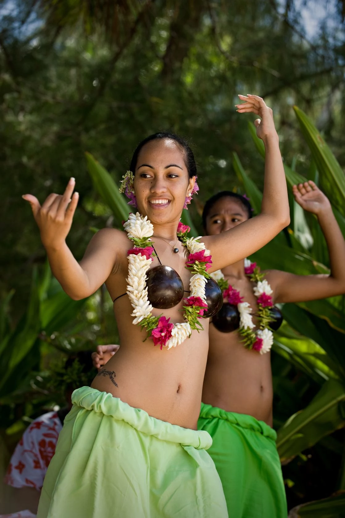 Na plaży możesz obejrzeć efektowny występ tahitańskich tancerek