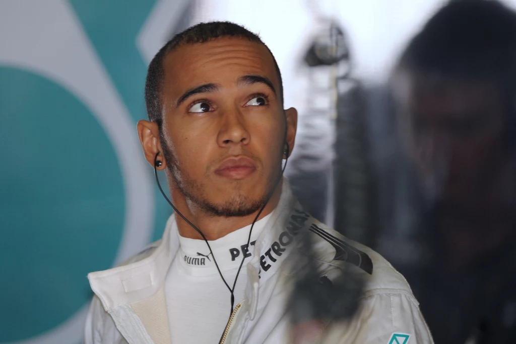 Hamilton został wyproszony z boksu McLarena