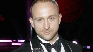 Borys Szyc lubi się elegancko ubrać. W doborze garderoby pomaga mu ukochana, Zosia Ślotała.