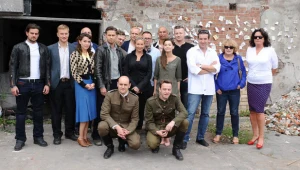 Ekipa "Czasu honoru" podczas ostatniego dnia zdjęciowego na planie piątego sezonu serialu.  