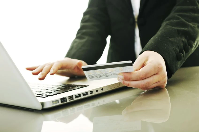Bankowość internetowa i przelewy zaliczą przerwę w działaniu z okazji majówki.