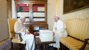 Benedykt XVI i Franciszek w Castel Gandolfo
