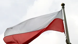 Biało-czerwona flaga jednoczy Polaków