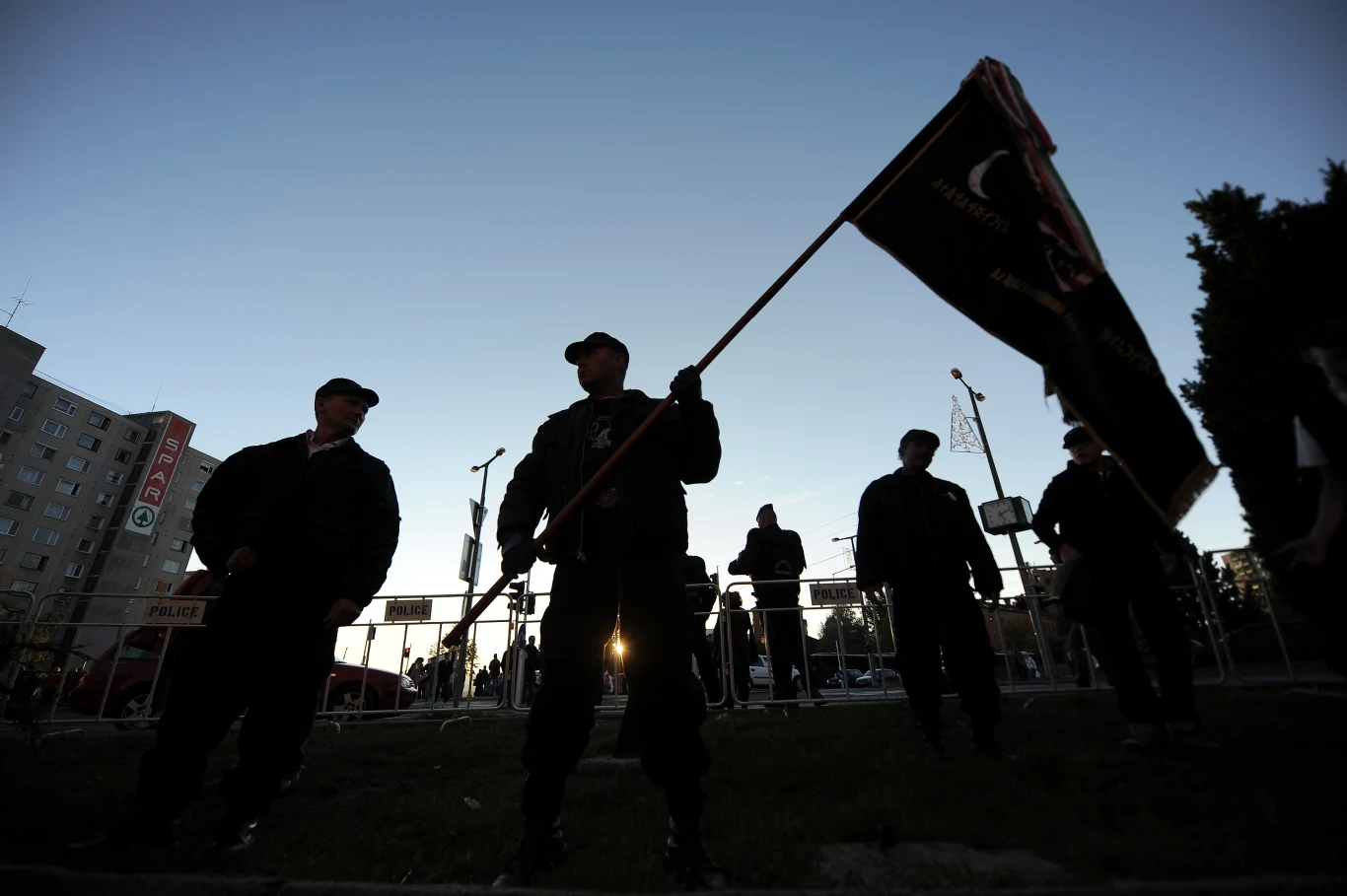Na zdjęciu: Sympatycy Jobbiku w trakcie demonstracji 17 października 2012 Na zdjęciu: Sympatycy Jobbiku w trakcie demonstracji 17 października 2012