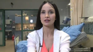 Viola Kołakowska trafi do serialowego szpitala po wypadku samochodowym./ Kadr z serialu "Szpital"