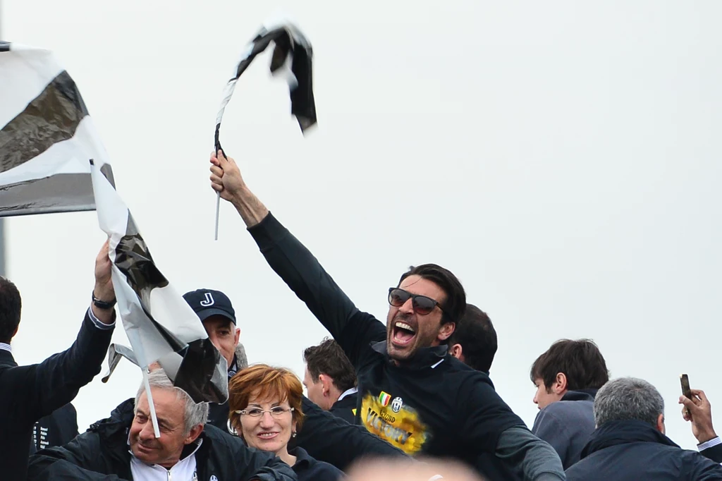 Gianluigi Buffon podczas mistrzowskiej fety.